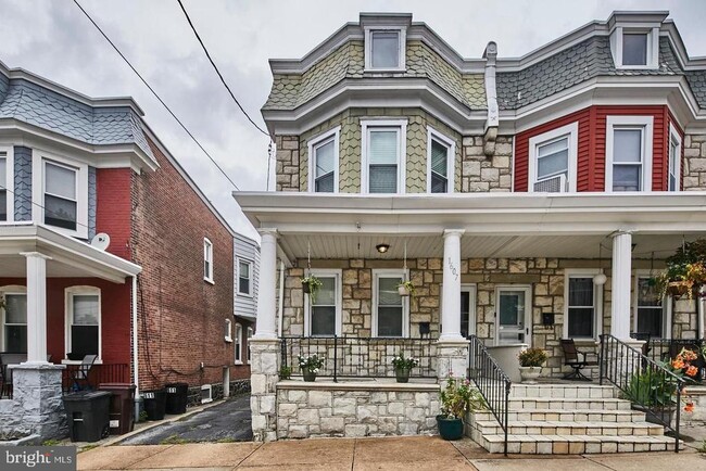 Building Photo - 1607 W 9th St