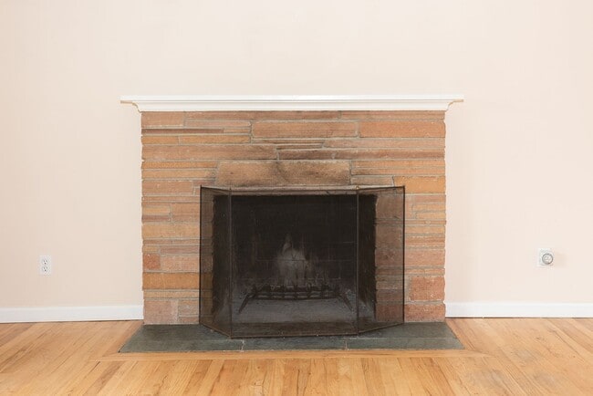 Building Photo - SHORT TERM RENTAL Charming Brick Home with...
