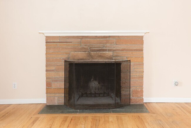 Foto del edificio - SHORT TERM RENTAL Charming Brick Home with...
