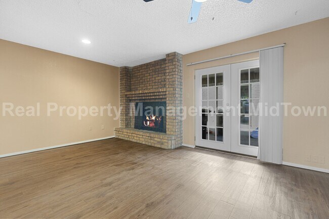 Foto del edificio - Spacious 2-Bedroom Duplex in South Fort Wo...