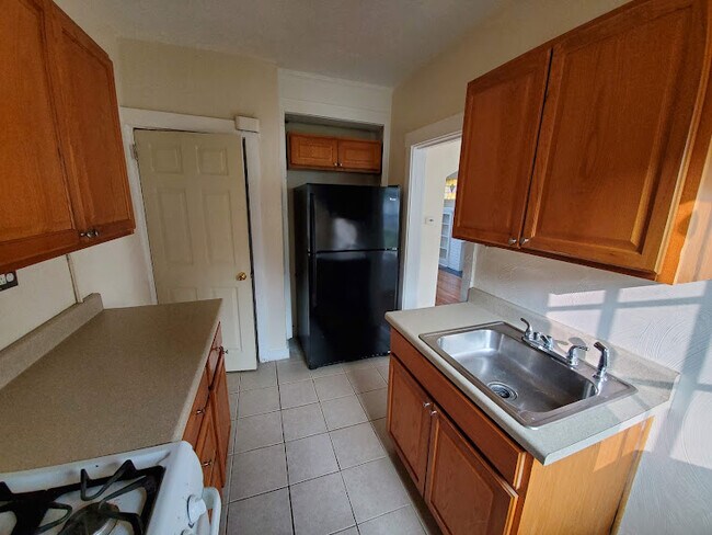 Kitchen - 61 Warren St