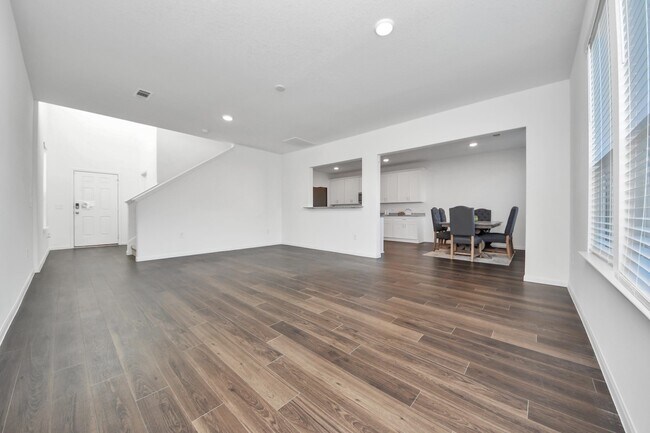 Building Photo - 25927 Chicory Dr