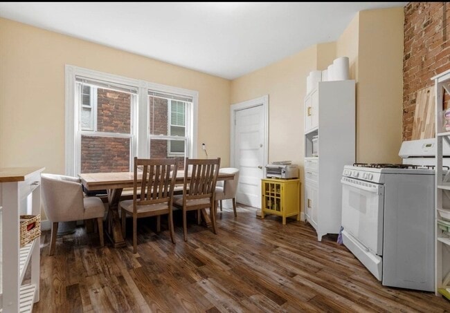 Building Photo - 861 Dorchester Ave