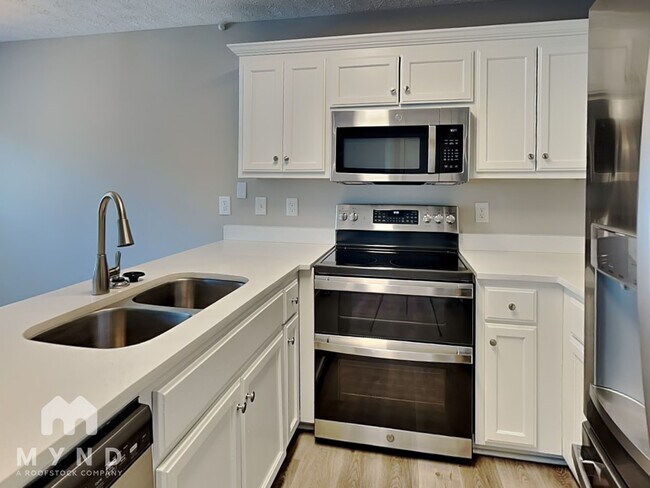 Foto del edificio - 721 Wildwood Dr