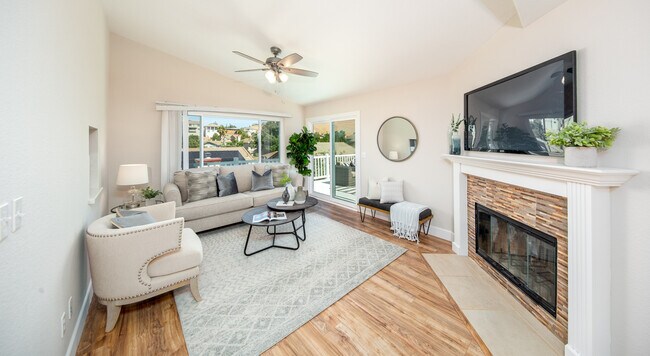 Family Room - 747 Bailey Rd