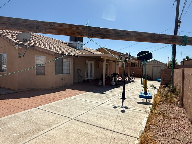 Foto del edificio - 4820 Patterson Ave