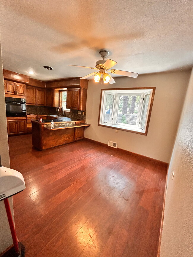 Building Photo - 824 N 17th St