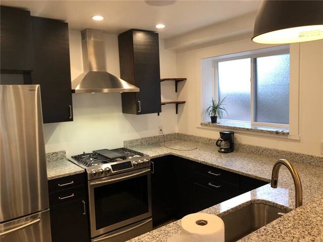 Foto del edificio - 228 Webster St NE