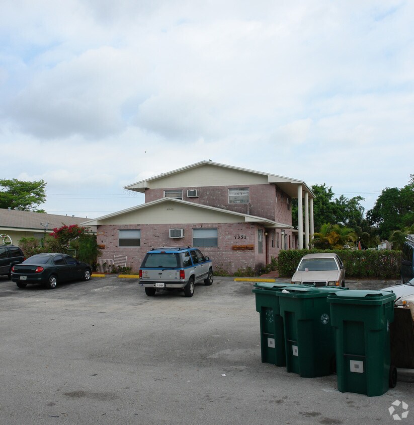 Primary Photo - 7351 NW 35th St