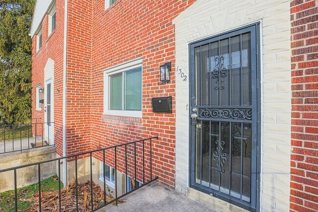 Foto del edificio - RENOVATED PARKVILLE TOWNHOME 3BR 1.5BA