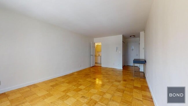 Building Photo - 236 E 36th St