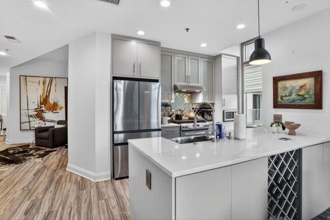 Building Photo - 905 Juniper St NE