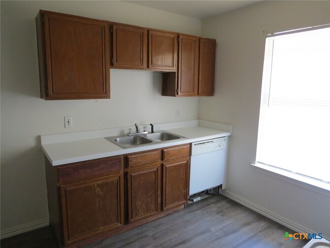 Building Photo - 1602 Benttree Dr
