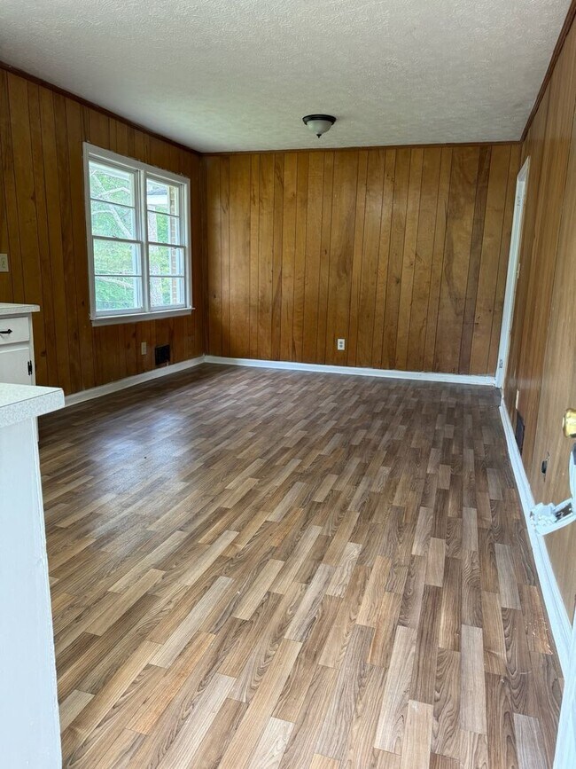 Foto del edificio - 8195-8195 Spillers Dr SW