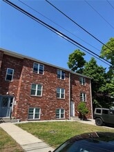 Building Photo - 14 Saratoga Ave