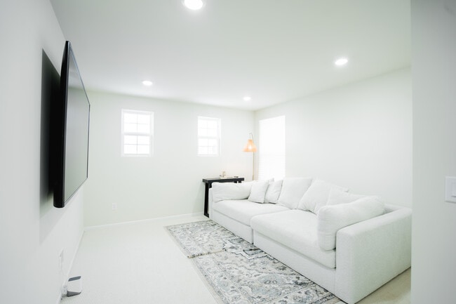 Building Photo - 6037 Fieldstone Cir