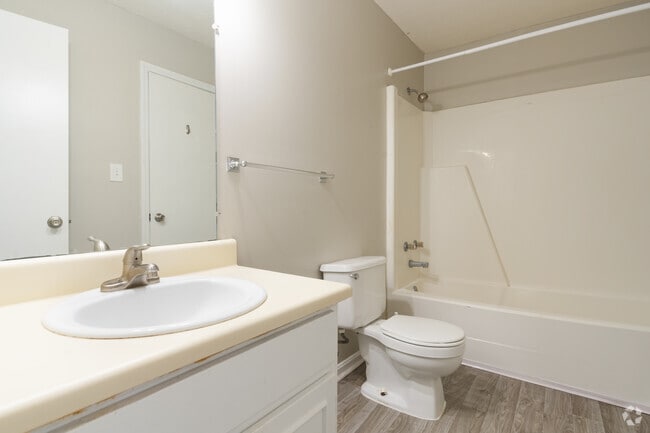 2BR, 1.5BA  - 1,125SF - Guest House