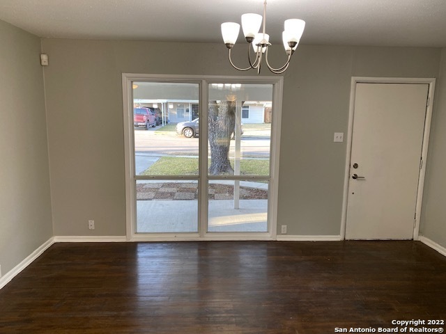 Building Photo - 402 Rexford Dr