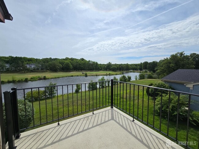 Building Photo - 8 Glastonbury Dr