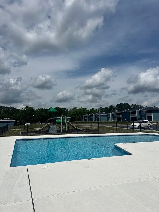 Building Photo - Pinecrest Village