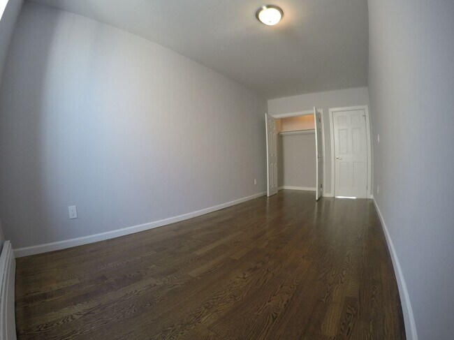 Foto del edificio - 909 DeKalb Ave