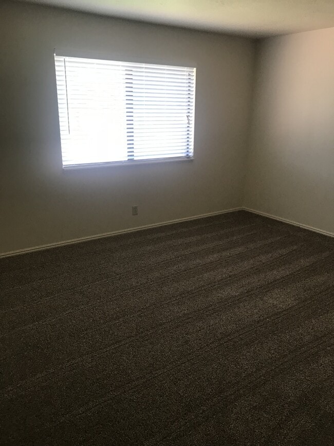 Foto del edificio - Townhome near College