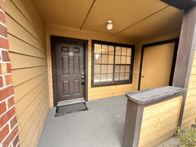 Building Photo - 300 Lakepointe Dr