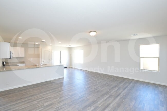 Building Photo - 777 Silvercreek Ln