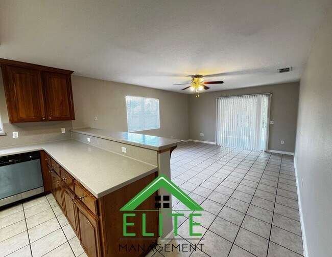 Foto del edificio - Charming and Spacious Home in North Sacram...