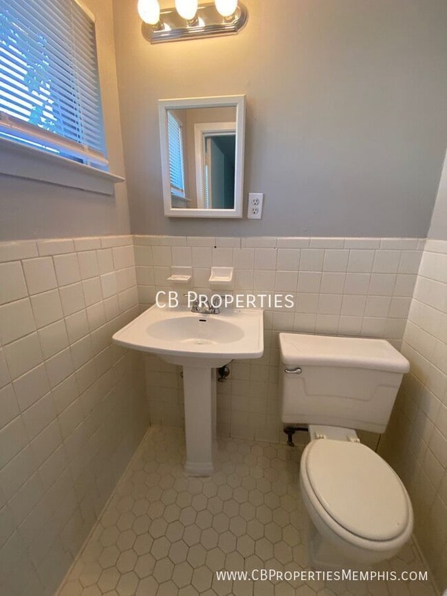 Building Photo - 3549 W Big Bend Dr
