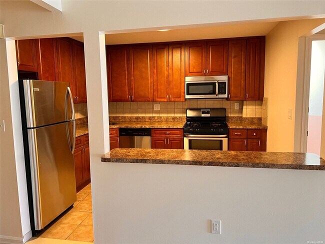 Building Photo - 109-40 54th Ave