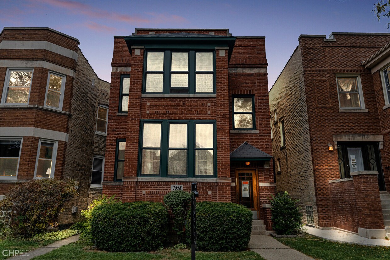 Primary Photo - 2518 W Eastwood Ave