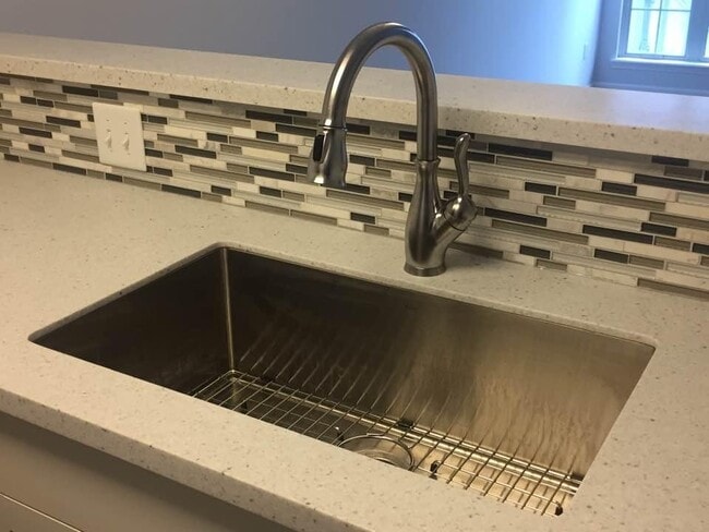 Updated kitchen details - 7695 Harbour Is