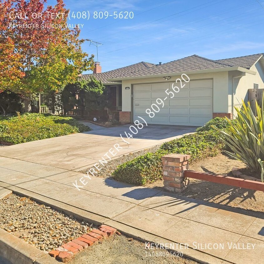 Primary Photo - Easy-care home with an expansive backyard