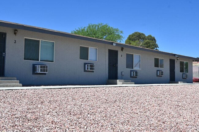 Foto del edificio - One-bedroom apartment -MOVE IN SPECIAL -  Downtown area -NO PETS - 620 N 16th St