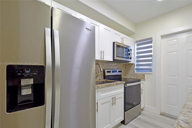 Foto del edificio - 3671 SW 11th St