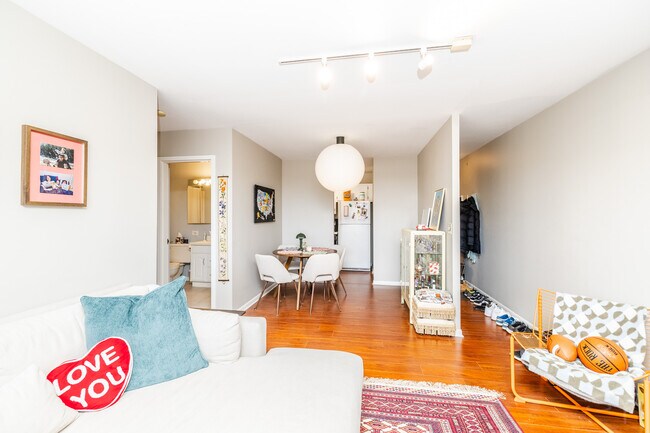 Foto del edificio - 607 W Wrightwood Ave