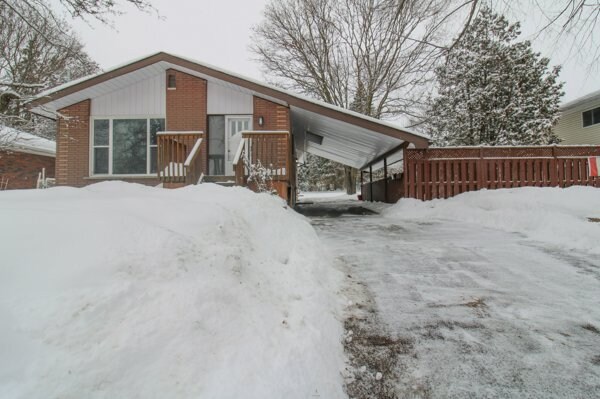 Photo principale - 3 Bed / 1 Bath Main Floor Unit – $2,549 Al...