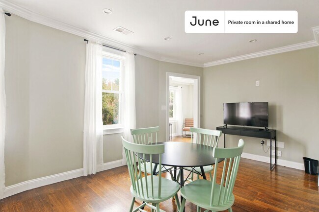 Foto del edificio - Room in Shared 5 bed/1.5 bath home in Brighton