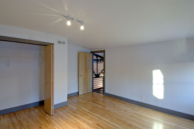 2 habitaciones - 511 W 4th St