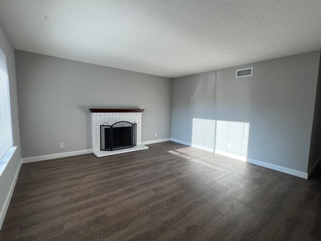 Foto del edificio - Beautifully Renovated 3 Bedroom 2 Bath Home in North San Jose