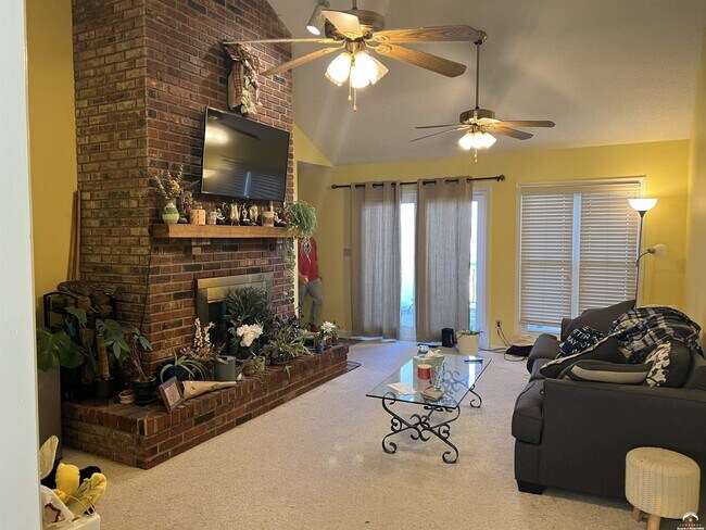 Foto del edificio - 2323 Free State Ln