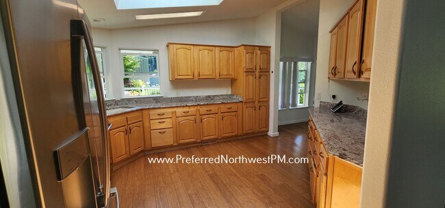 Foto del edificio - Lovely Home on the McKenzie River!