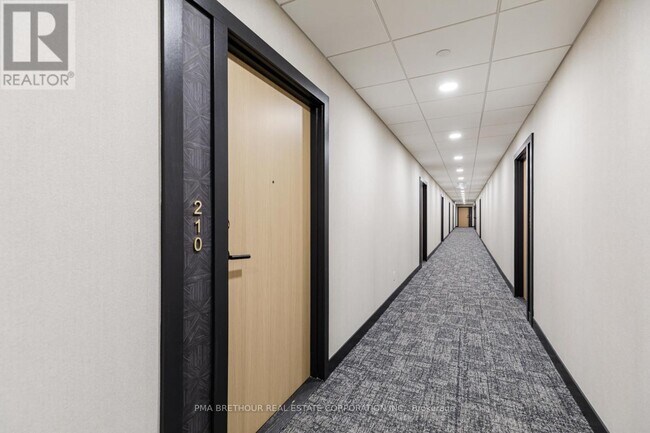 Building Photo - 31 Huron St