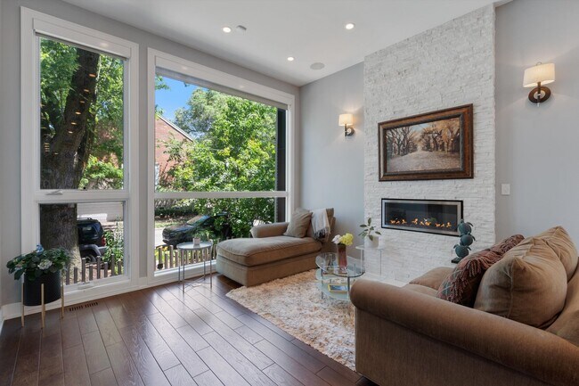 Foto del edificio - 2502 N Marshfield Ave