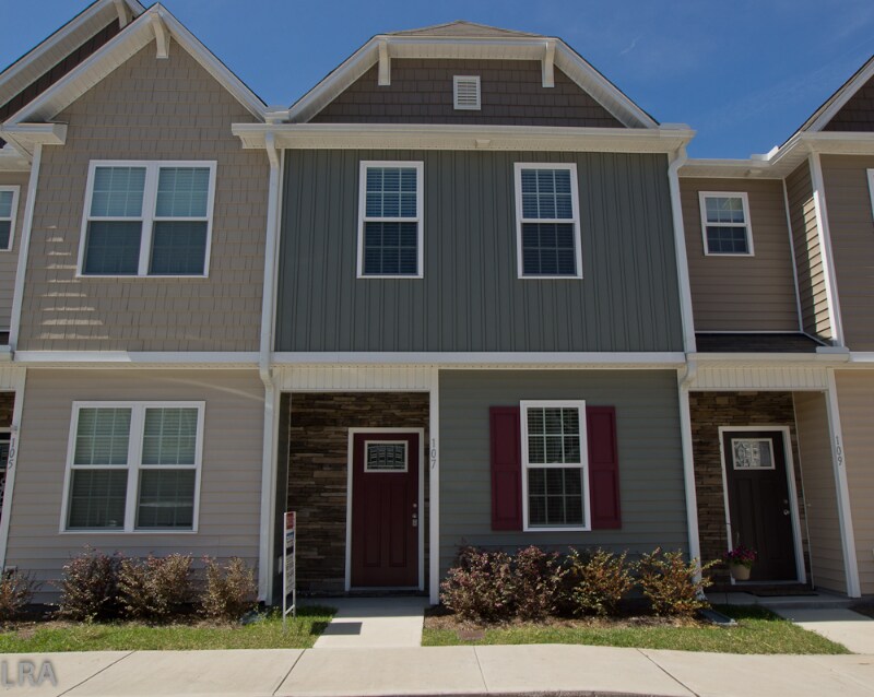 107 Beacon Woods Dr, Holly Ridge, NC 28445 Townhome Rentals in Holly