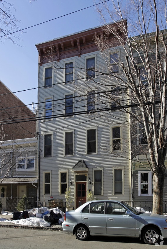 Building Photo - 479 Monmouth St