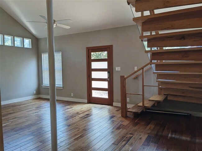 Building Photo - 1175 Oak Grove Ave
