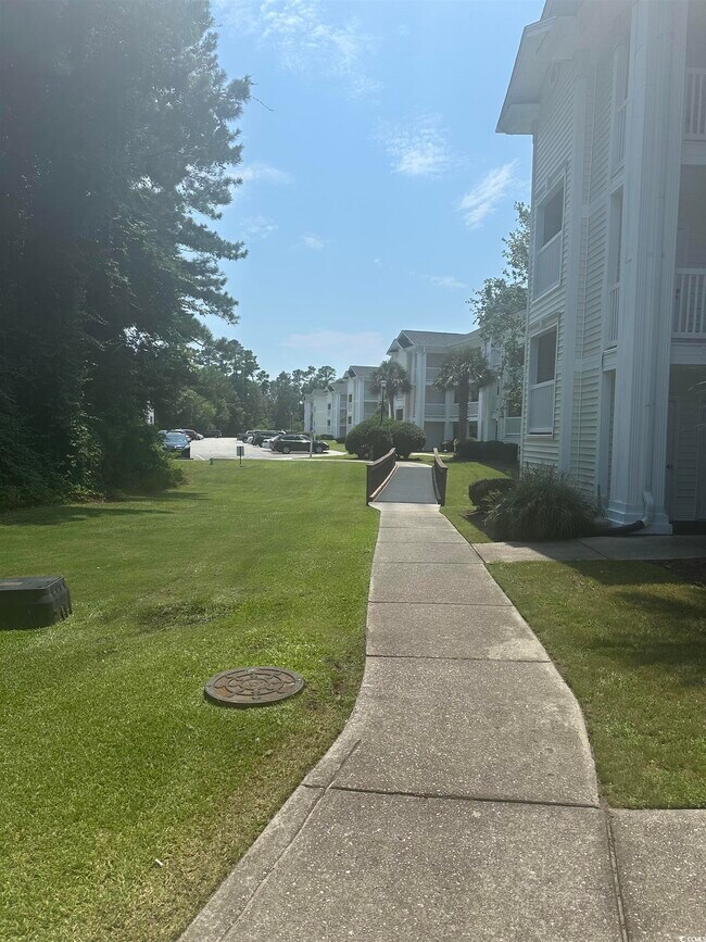 Foto del edificio - 569 Blue River Ct