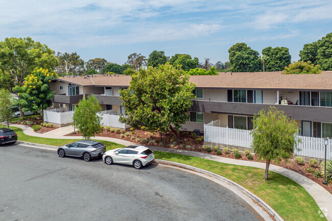 Cul de Sac - Park Del Amo Apartments